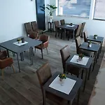 Hotel Ladeuze 2*