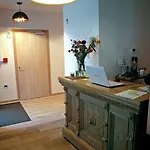 Hotel Ladeuze 2*