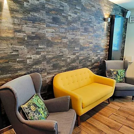 Ladeuze Hotel